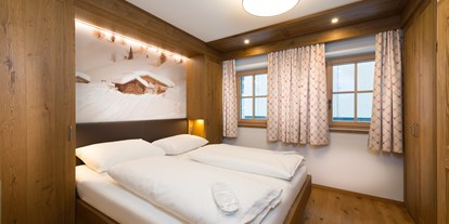Hüttendorf - Penk (Reißeck) - Schlafzimmer im Chalet Edelweiß - EDELWEISS CHALETS Zauchensee
