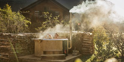 Hüttendorf - Hot Tub: beim Chalet - Kärnten - Landgut Moserhof
