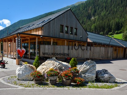 Hüttendorf - Sauna: im Chalet - Wagrain - Rezeption und Restaurant - HOCHoben camp & explore