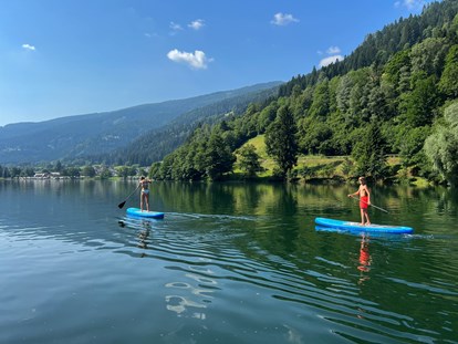 Hüttendorf - Umgebungsschwerpunkt: See - Österreich - StandUp Paddling am Afritzersee - DualResorts Afritz am See