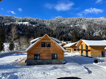Hüttendorf - Terrasse - Nockberge - Chalet Grande im Winter - DualResorts Afritz am See
